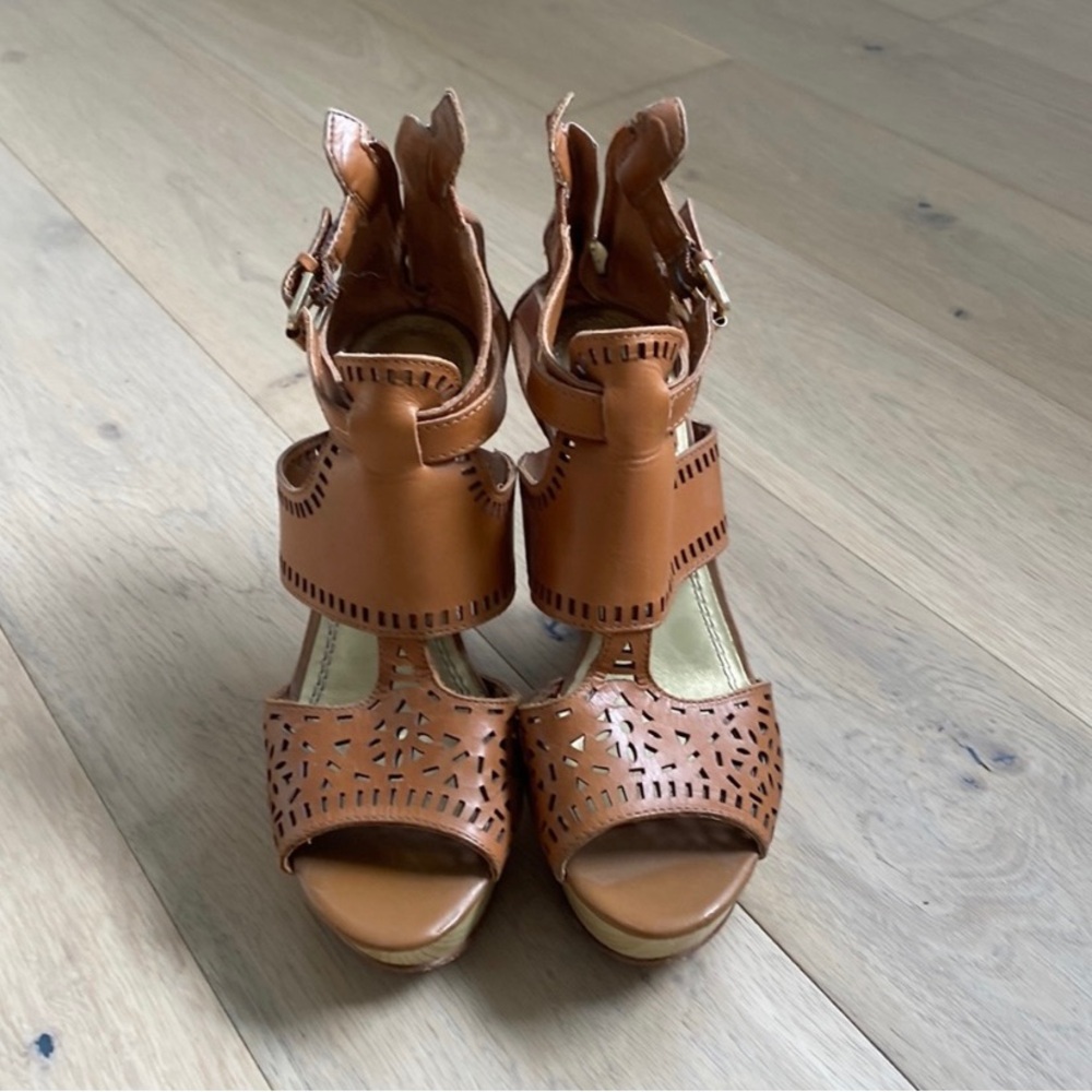 Guess Platform Brown Leather Sandals Size 6 1/2